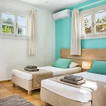 Bee's Knees Retreat Pesádha