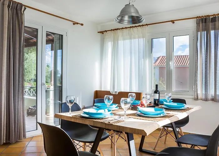Bee's Knees Retreat Pesádha