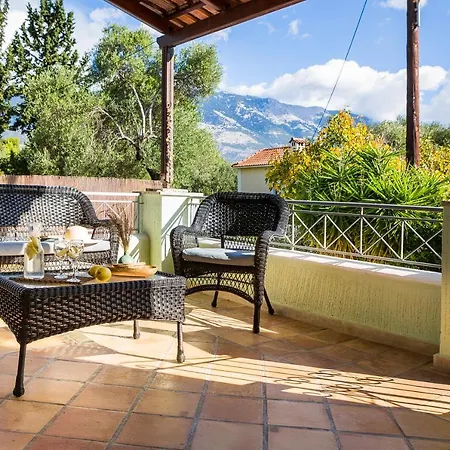 Bee's Knees Retreat Вилла